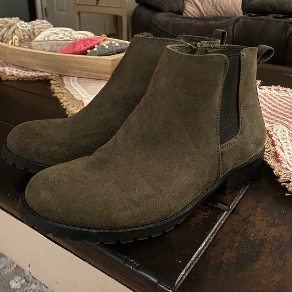 Women’s Green Size 8 Boots